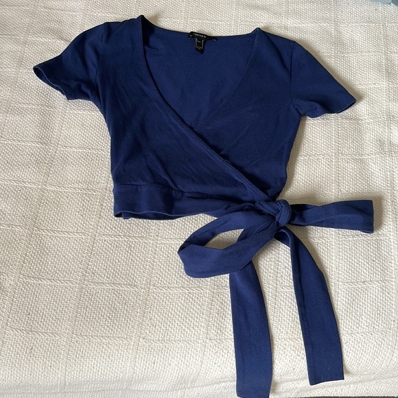~ Forever 21 Navy Blue Wrap Style  Crop Top  Size Small - Picture 1 of 6